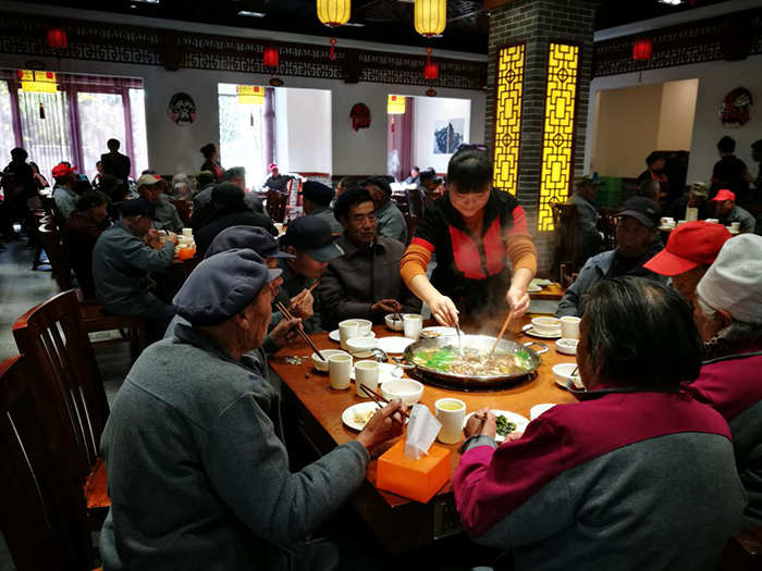 公司開展“百善孝為先，公益火鍋宴”慶祝重陽(yáng)佳節(jié)