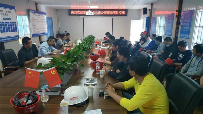 “觀摩學(xué)習(xí)找差距，交流經(jīng)驗(yàn)促提高”